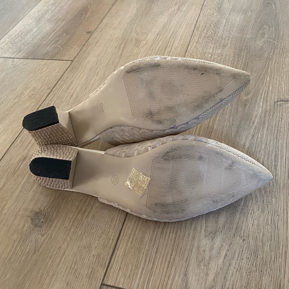 7.5 Beige cloth stretchy closed toe mule heels - Picture 5 of 5